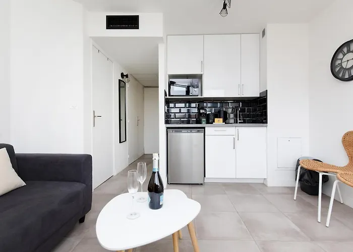 Sea Steps Yourhosthelper * Cannes